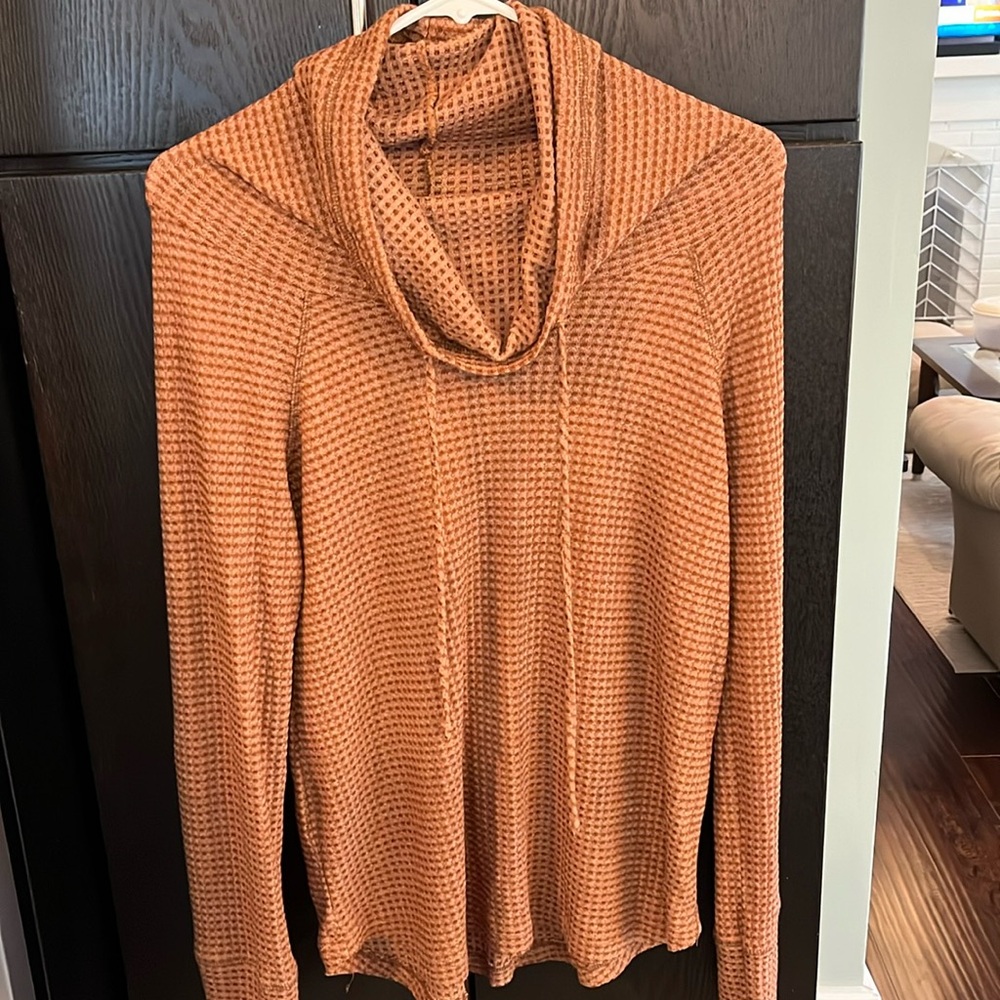 EUC lightweight sweater.  Cute cowl neck style perfect for any outfit.